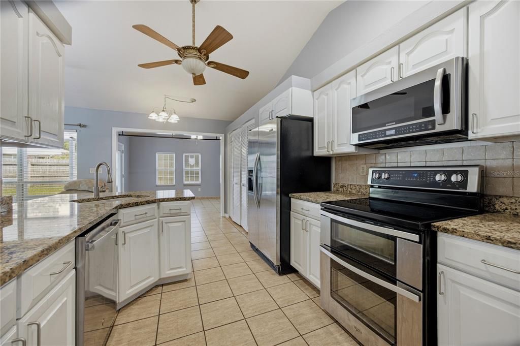 For Sale: $340,000 (3 beds, 2 baths, 1983 Square Feet)