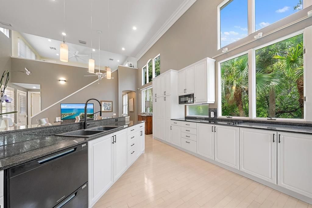 For Sale: $3,100,000 (4 beds, 5 baths, 4395 Square Feet)