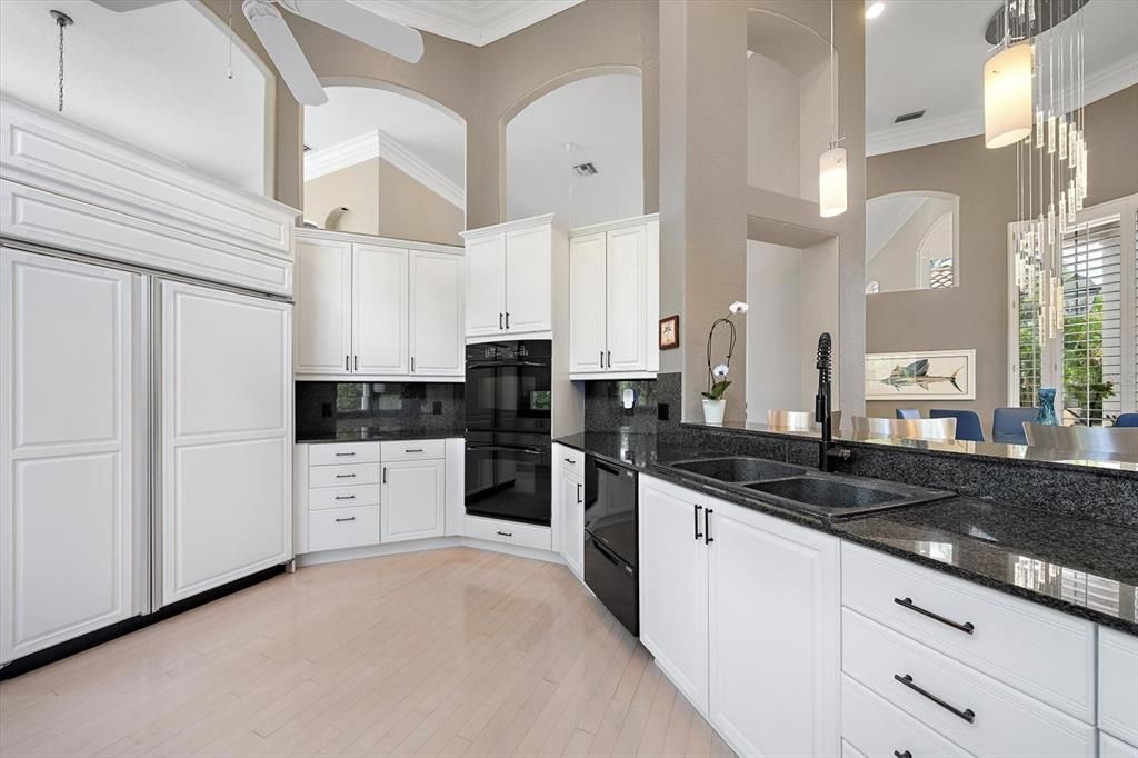 For Sale: $3,100,000 (4 beds, 5 baths, 4395 Square Feet)