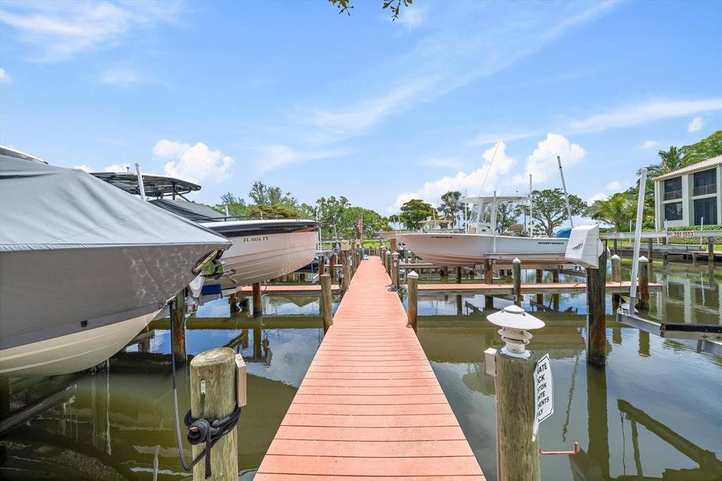 For Sale: $3,100,000 (4 beds, 5 baths, 4395 Square Feet)