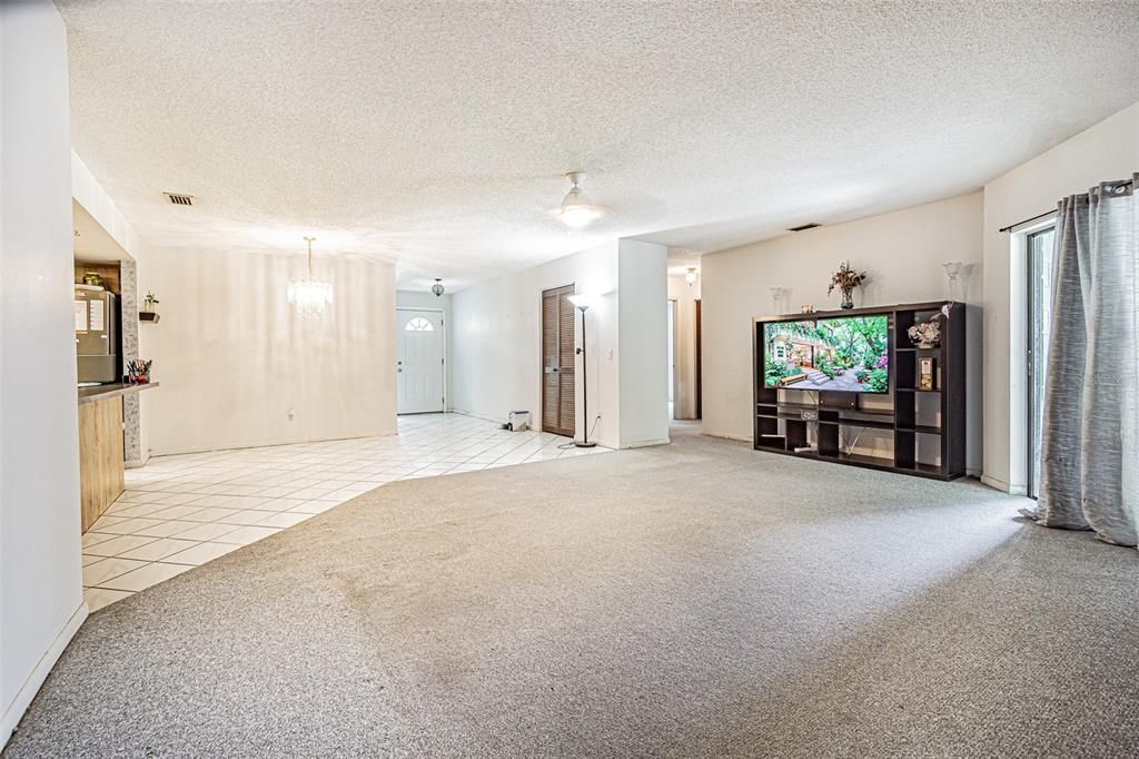 For Sale: $375,000 (4 beds, 2 baths, 1820 Square Feet)