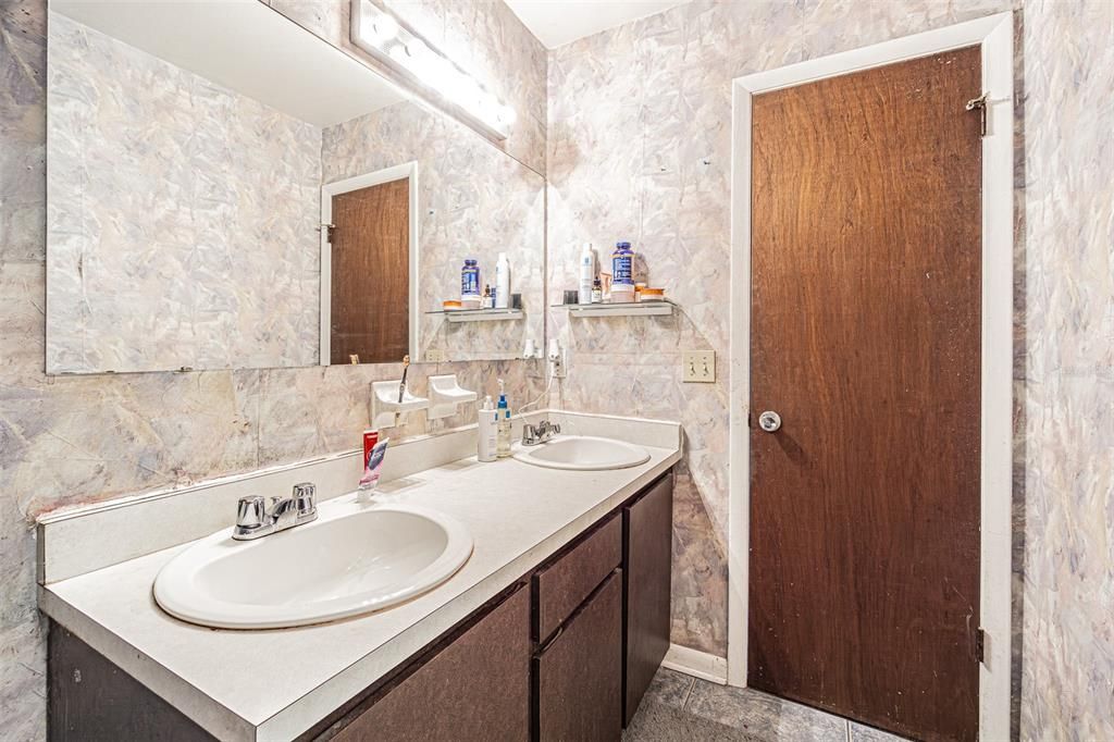 For Sale: $375,000 (4 beds, 2 baths, 1820 Square Feet)
