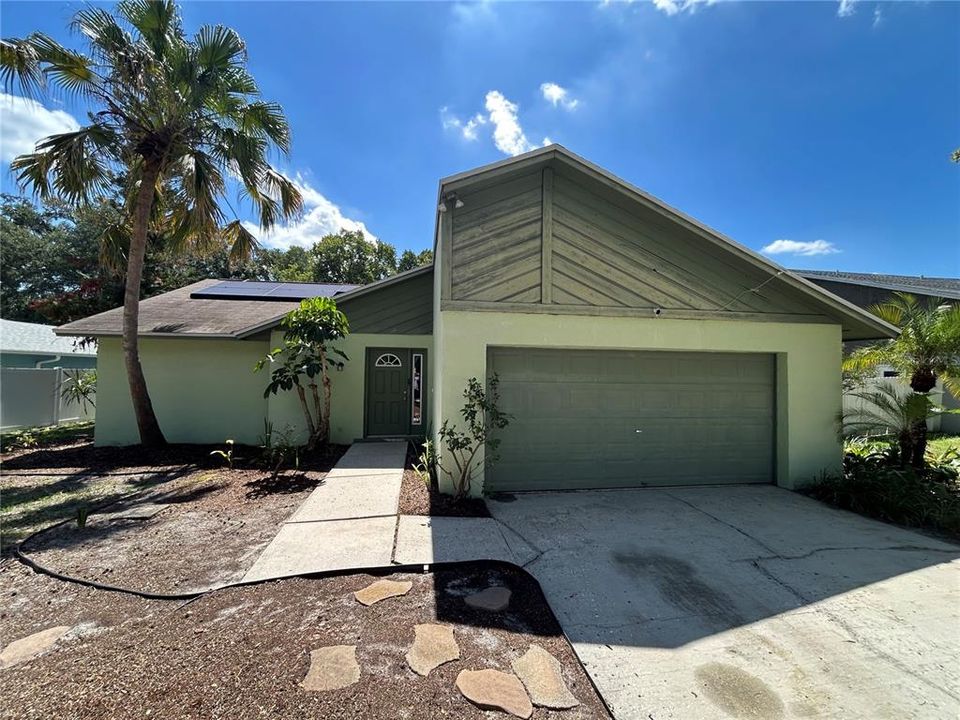 For Sale: $375,000 (4 beds, 2 baths, 1820 Square Feet)