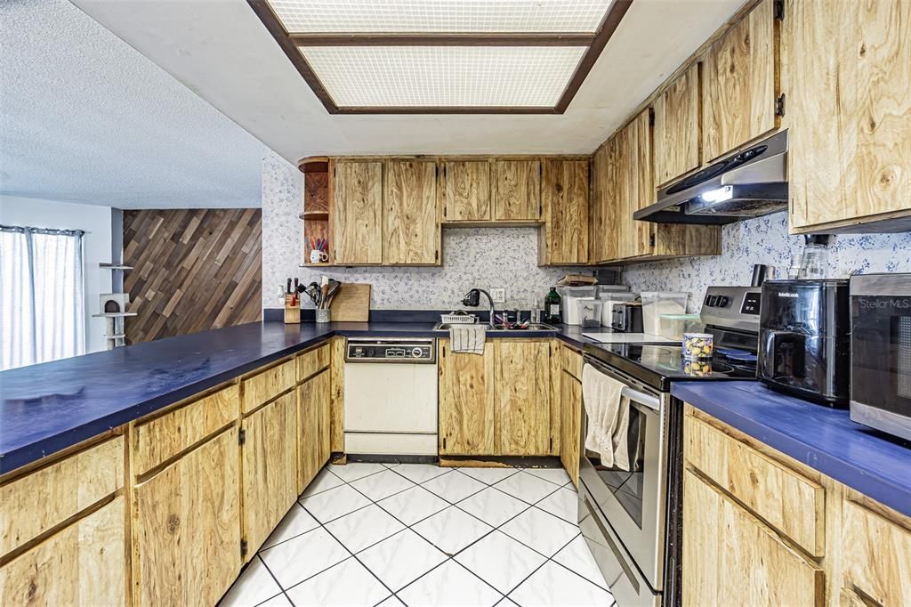 For Sale: $375,000 (4 beds, 2 baths, 1820 Square Feet)