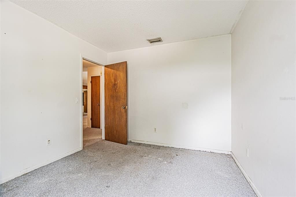 For Sale: $375,000 (4 beds, 2 baths, 1820 Square Feet)