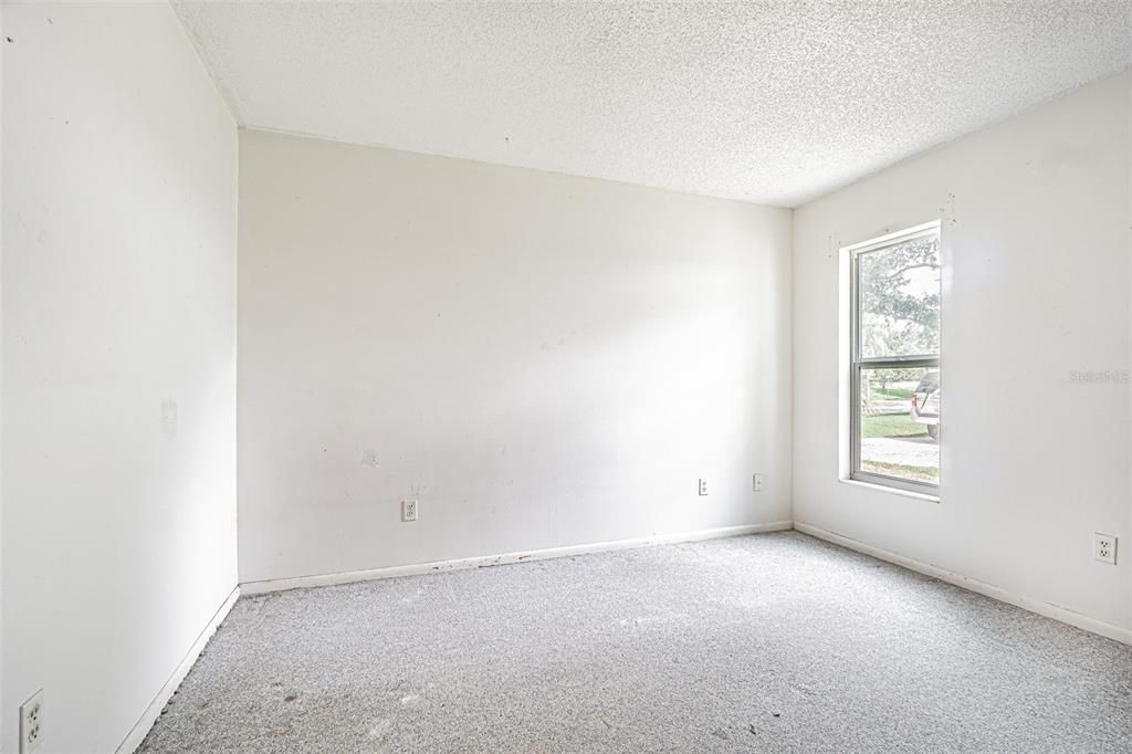 For Sale: $375,000 (4 beds, 2 baths, 1820 Square Feet)