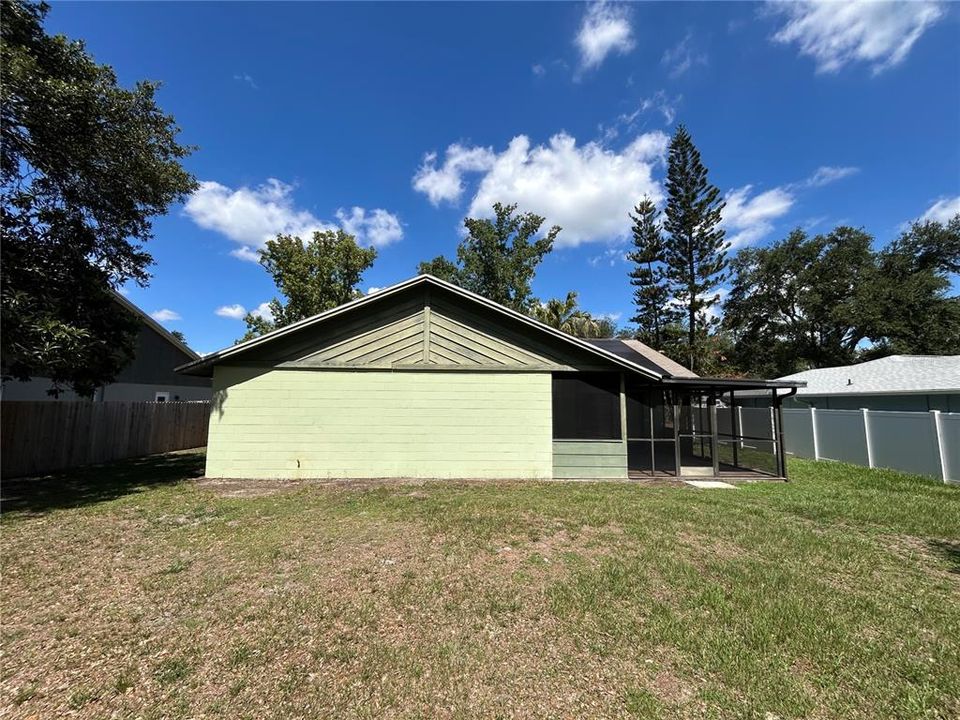 For Sale: $375,000 (4 beds, 2 baths, 1820 Square Feet)