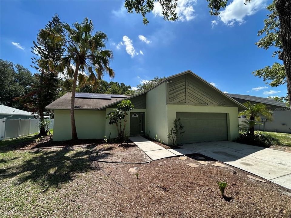 For Sale: $375,000 (4 beds, 2 baths, 1820 Square Feet)