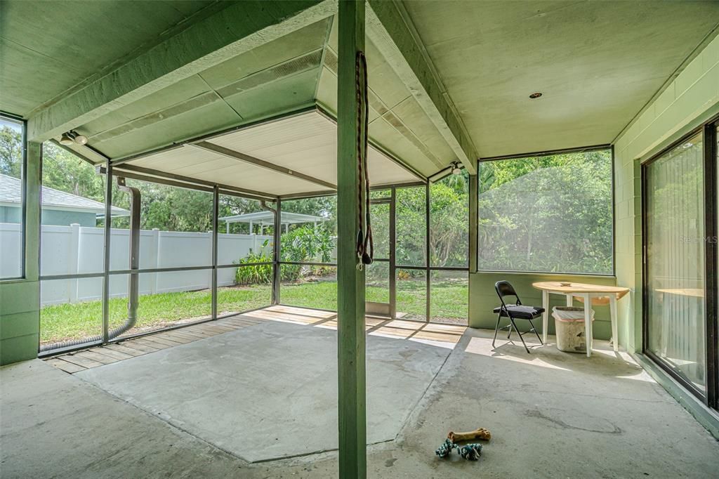 For Sale: $375,000 (4 beds, 2 baths, 1820 Square Feet)