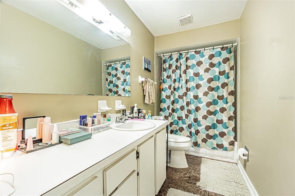For Sale: $375,000 (4 beds, 2 baths, 1820 Square Feet)