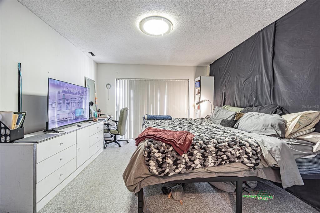 For Sale: $375,000 (4 beds, 2 baths, 1820 Square Feet)