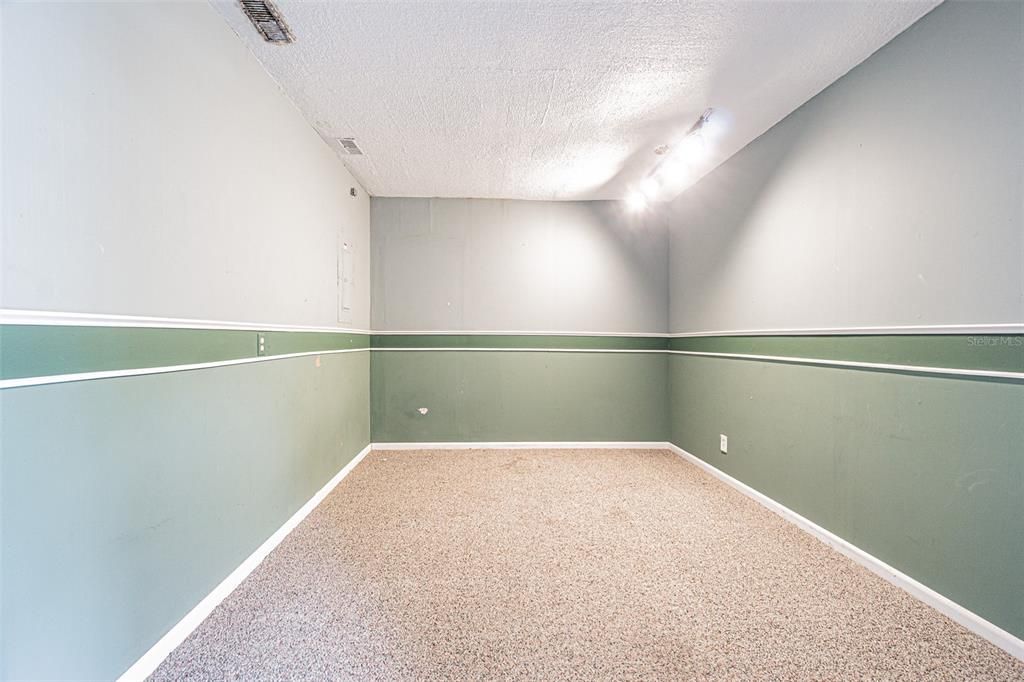 For Sale: $375,000 (4 beds, 2 baths, 1820 Square Feet)