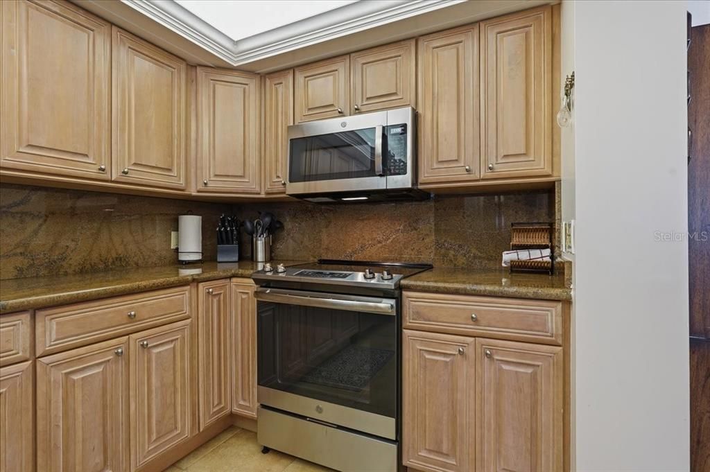 На продажу: $739,900 (2 спален, 2 ванн, 1180 Квадратных фут)