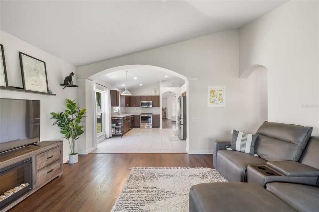For Sale: $350,000 (4 beds, 2 baths, 1956 Square Feet)