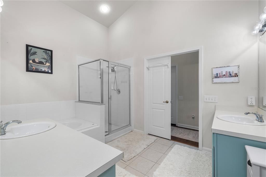 For Sale: $350,000 (4 beds, 2 baths, 1956 Square Feet)