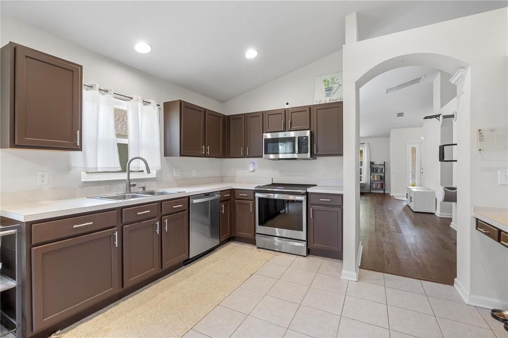 For Sale: $350,000 (4 beds, 2 baths, 1956 Square Feet)