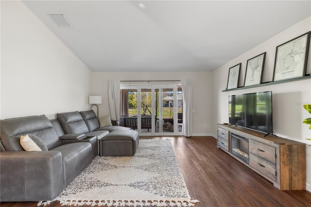 For Sale: $350,000 (4 beds, 2 baths, 1956 Square Feet)