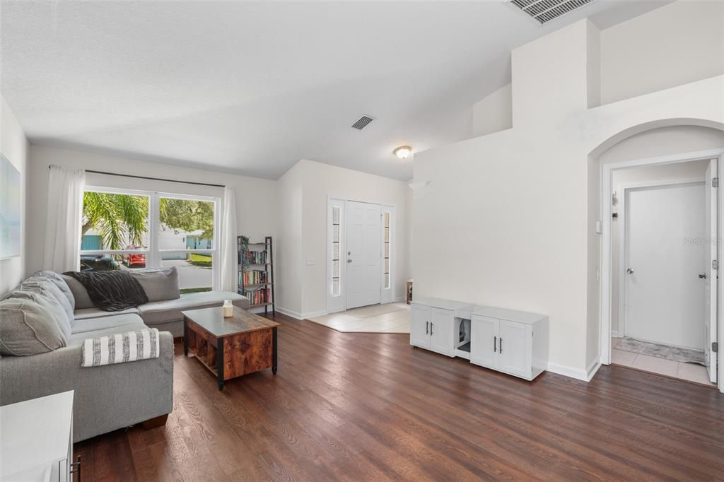 For Sale: $350,000 (4 beds, 2 baths, 1956 Square Feet)