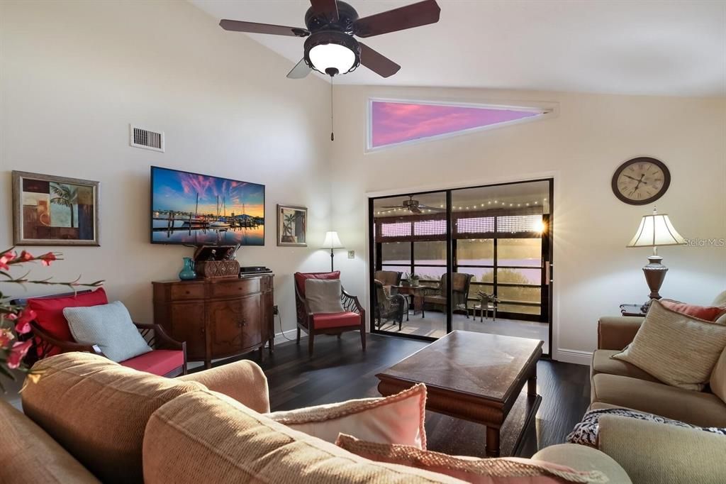 For Rent: $3,000 (2 beds, 2 baths, 1280 Square Feet)