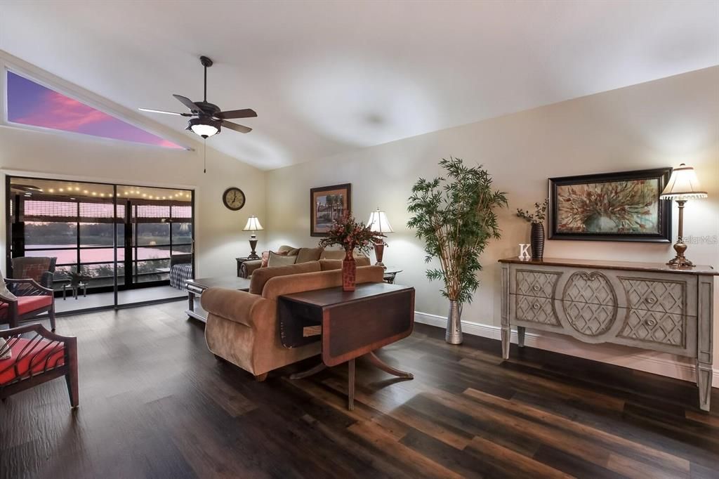 For Rent: $3,000 (2 beds, 2 baths, 1280 Square Feet)
