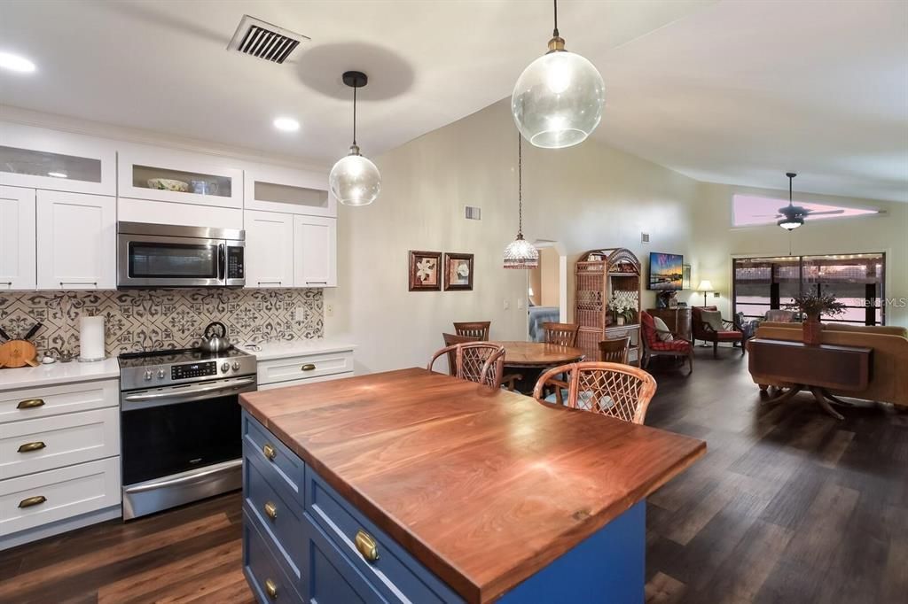 For Rent: $3,000 (2 beds, 2 baths, 1280 Square Feet)