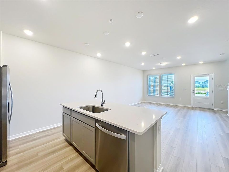 For Rent: $2,600 (3 beds, 2 baths, 1600 Square Feet)