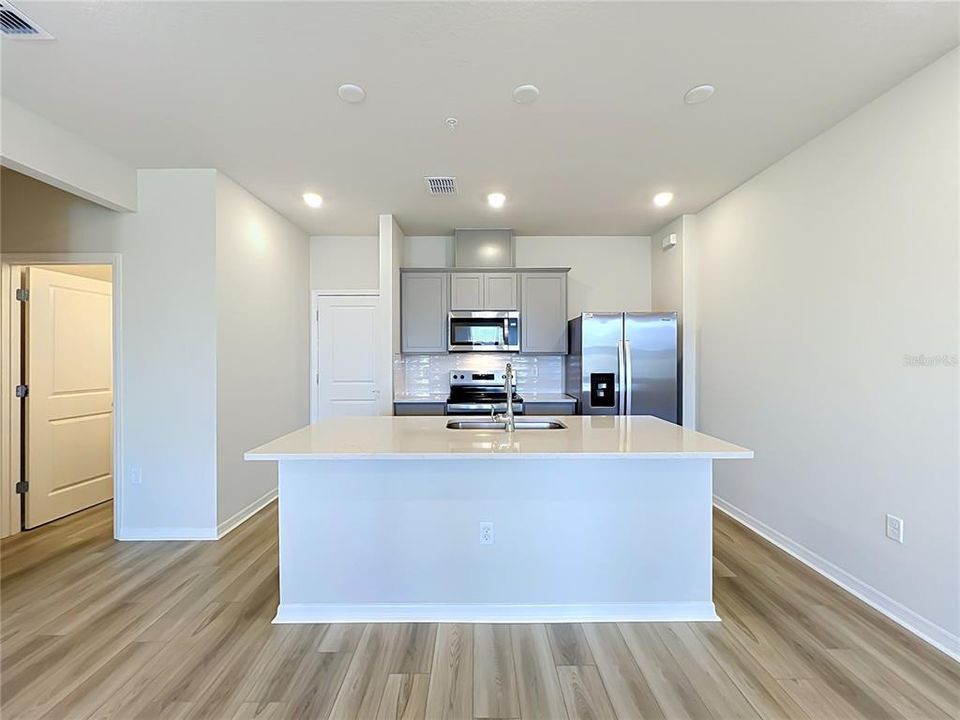 For Rent: $2,600 (3 beds, 2 baths, 1600 Square Feet)