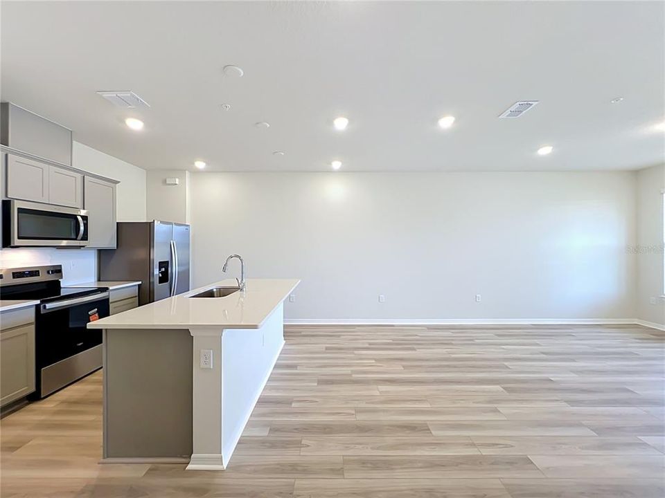 For Rent: $2,600 (3 beds, 2 baths, 1600 Square Feet)