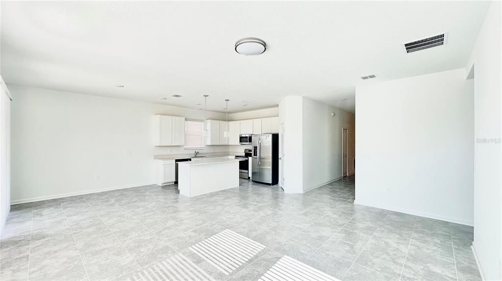 For Rent: $2,300 (4 beds, 2 baths, 1853 Square Feet)