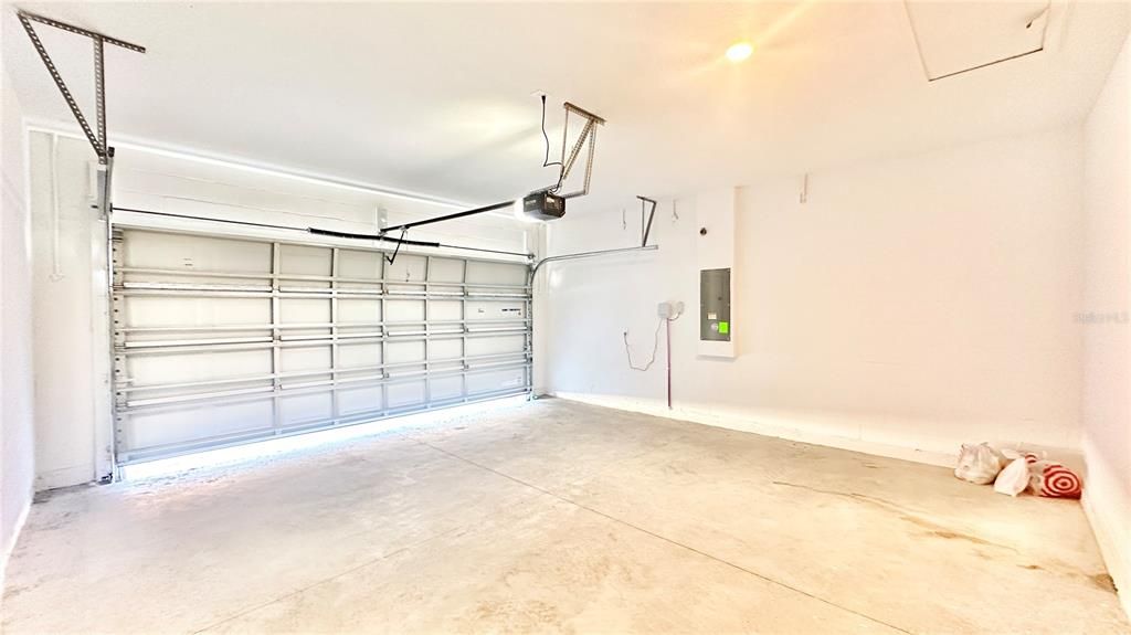 For Rent: $2,300 (4 beds, 2 baths, 1853 Square Feet)