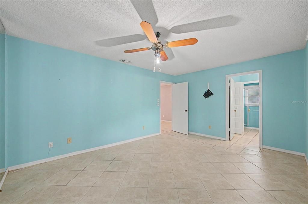 For Sale: $335,000 (2 beds, 2 baths, 1802 Square Feet)