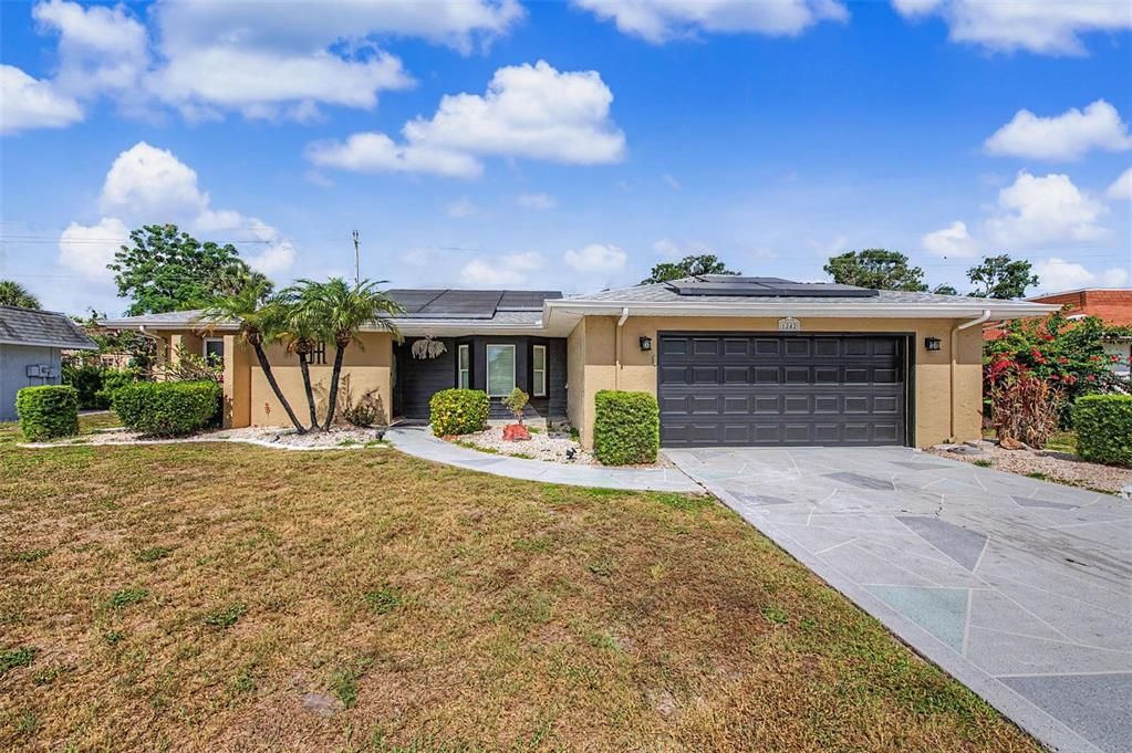 For Sale: $335,000 (2 beds, 2 baths, 1802 Square Feet)