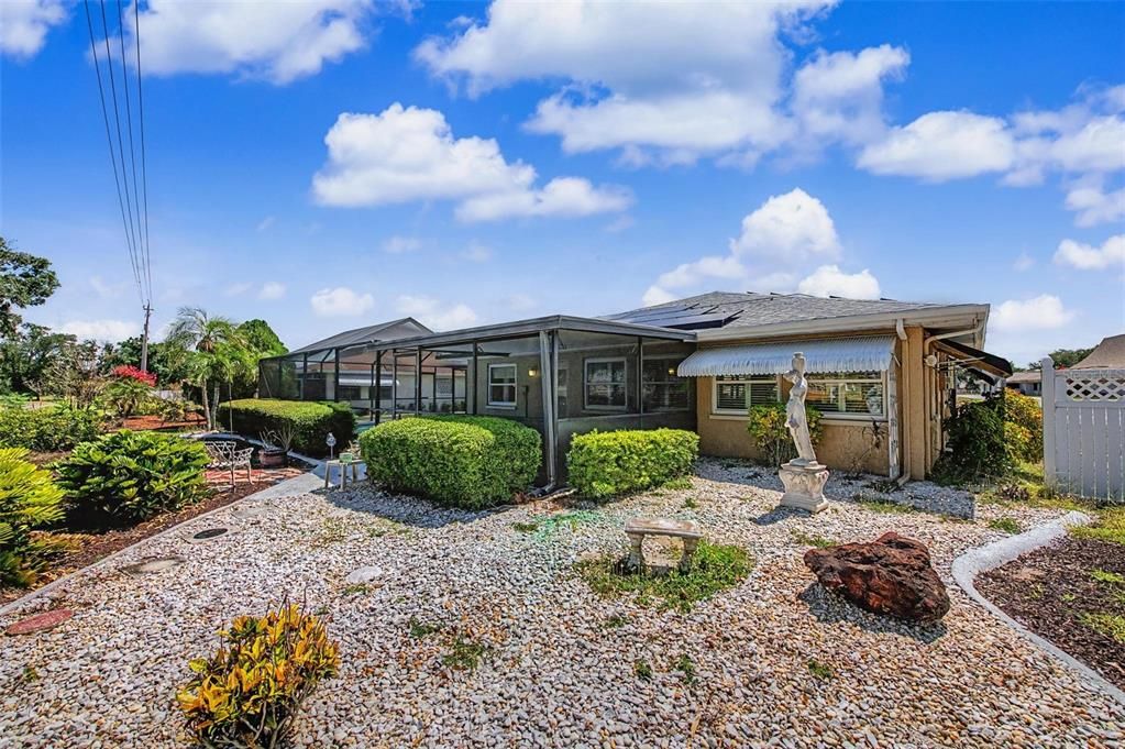 For Sale: $335,000 (2 beds, 2 baths, 1802 Square Feet)