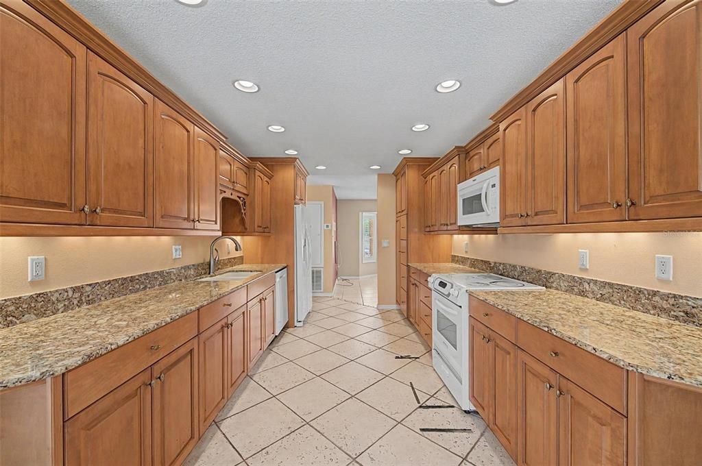 For Sale: $335,000 (2 beds, 2 baths, 1802 Square Feet)