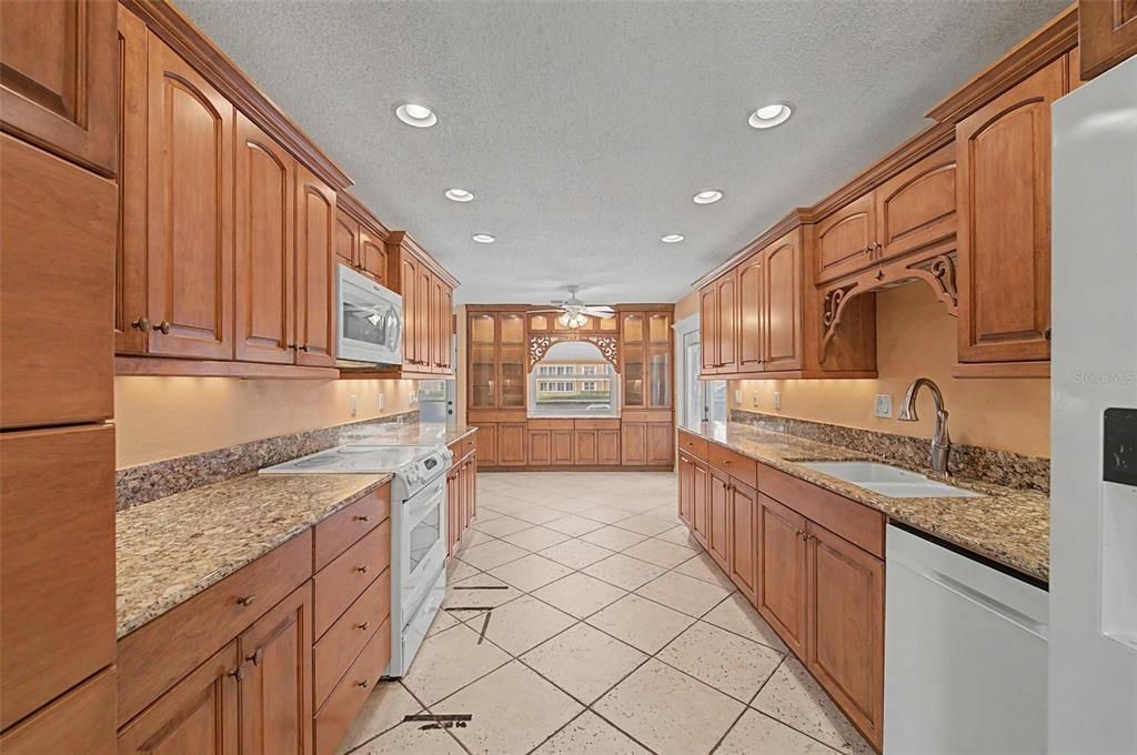 For Sale: $335,000 (2 beds, 2 baths, 1802 Square Feet)