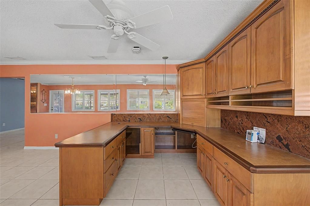For Sale: $335,000 (2 beds, 2 baths, 1802 Square Feet)
