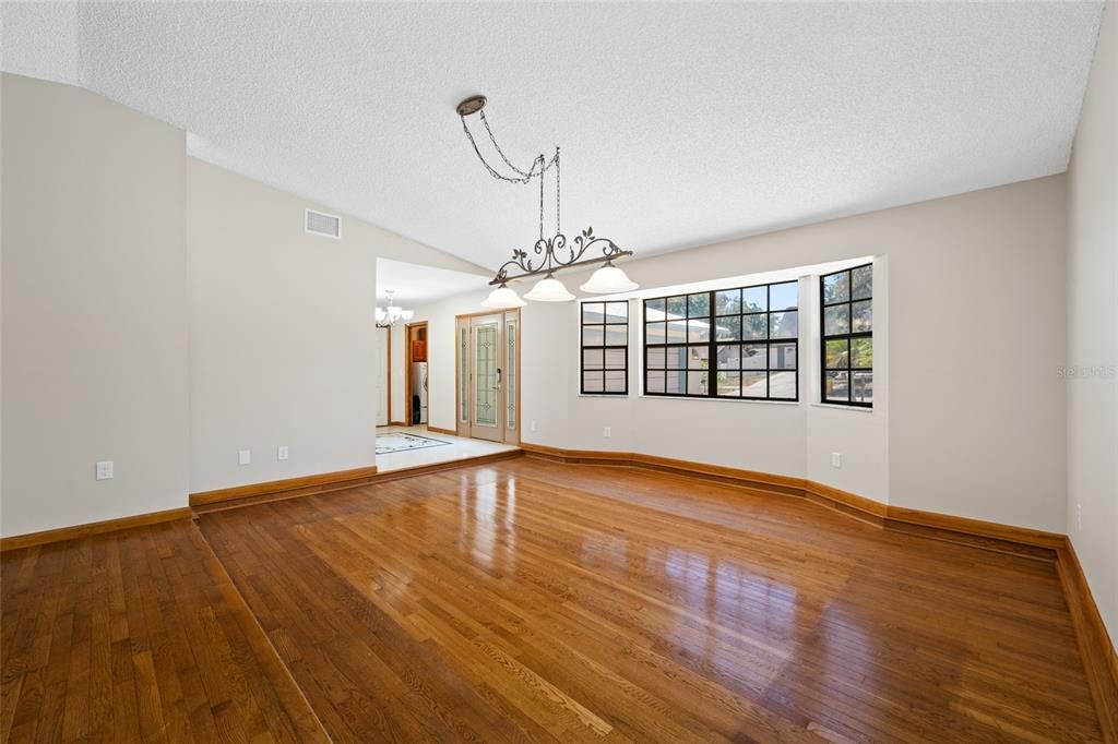 For Sale: $524,900 (3 beds, 2 baths, 2087 Square Feet)