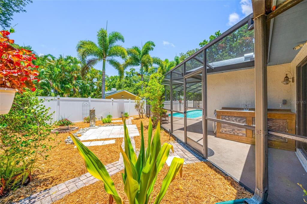 For Sale: $524,900 (3 beds, 2 baths, 2087 Square Feet)