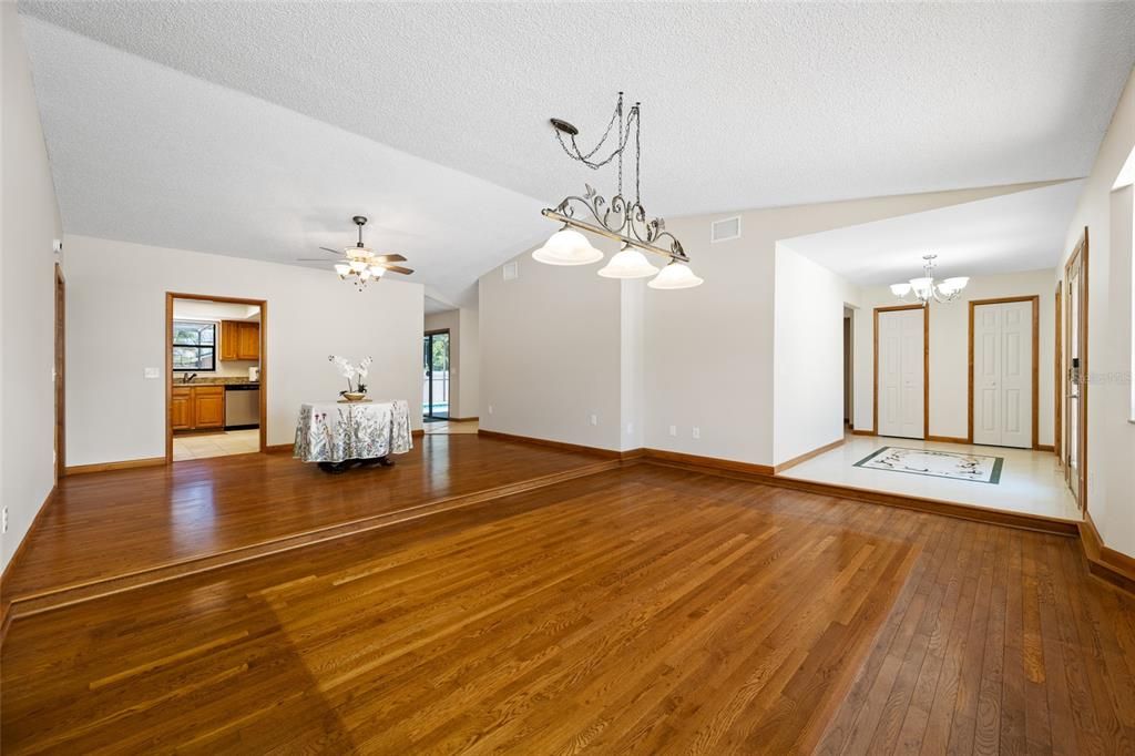 For Sale: $524,900 (3 beds, 2 baths, 2087 Square Feet)