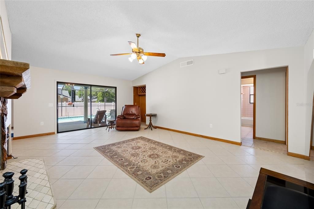 For Sale: $524,900 (3 beds, 2 baths, 2087 Square Feet)