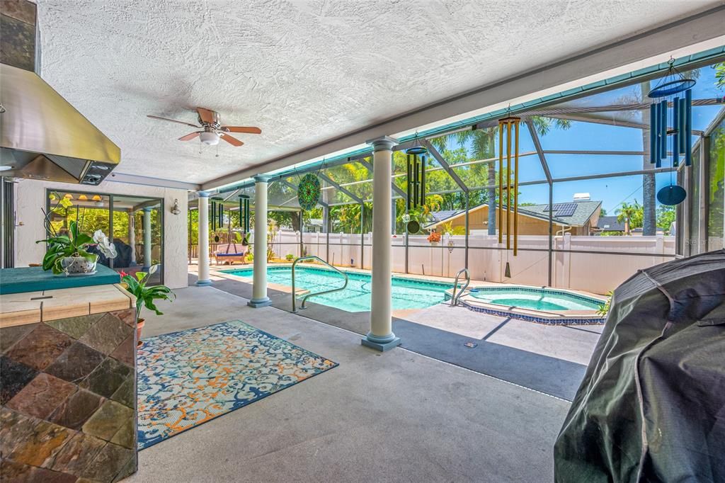 For Sale: $524,900 (3 beds, 2 baths, 2087 Square Feet)