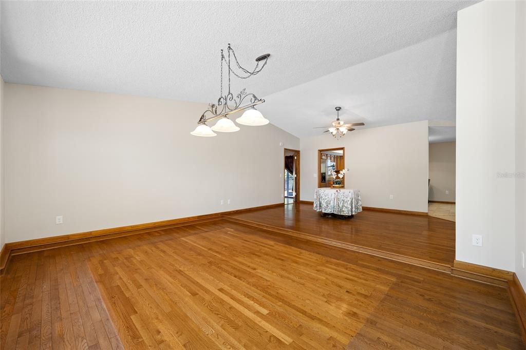 For Sale: $524,900 (3 beds, 2 baths, 2087 Square Feet)