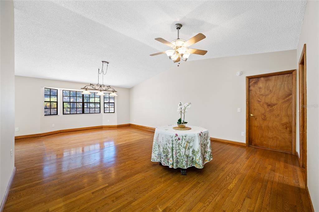 For Sale: $524,900 (3 beds, 2 baths, 2087 Square Feet)