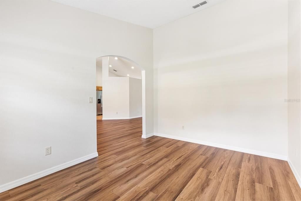 En Venta: $325,000 (3 camas, 2 baños, 2135 Pies cuadrados)