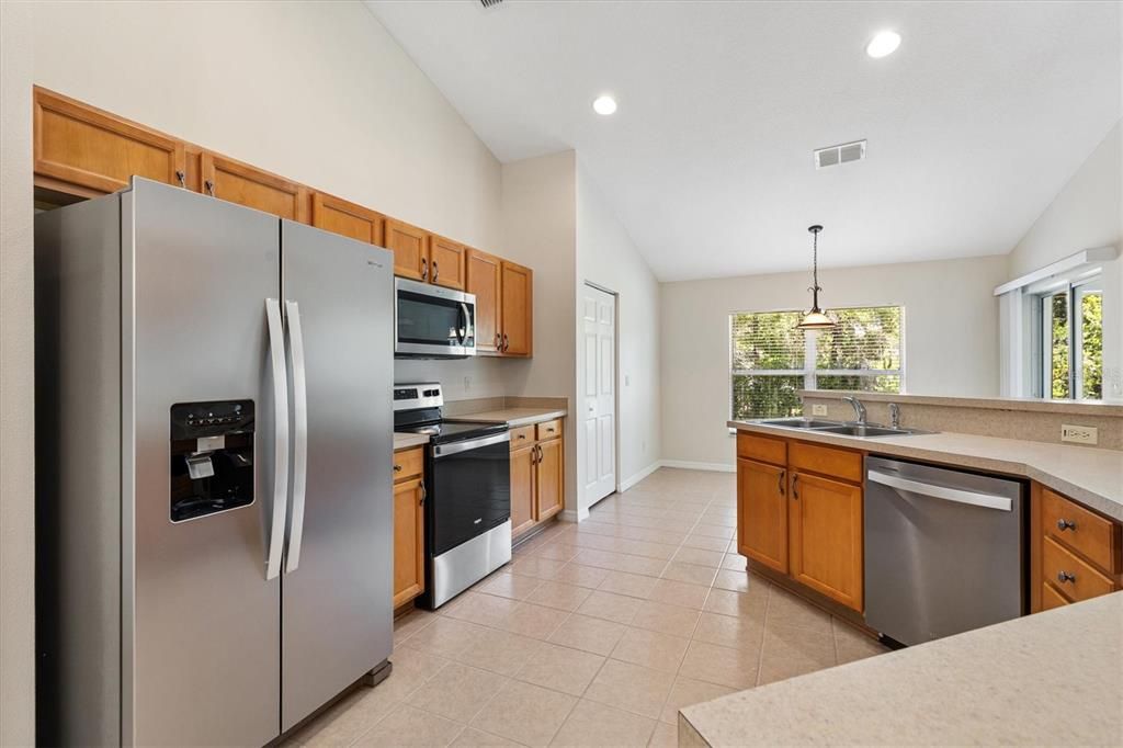 En Venta: $325,000 (3 camas, 2 baños, 2135 Pies cuadrados)
