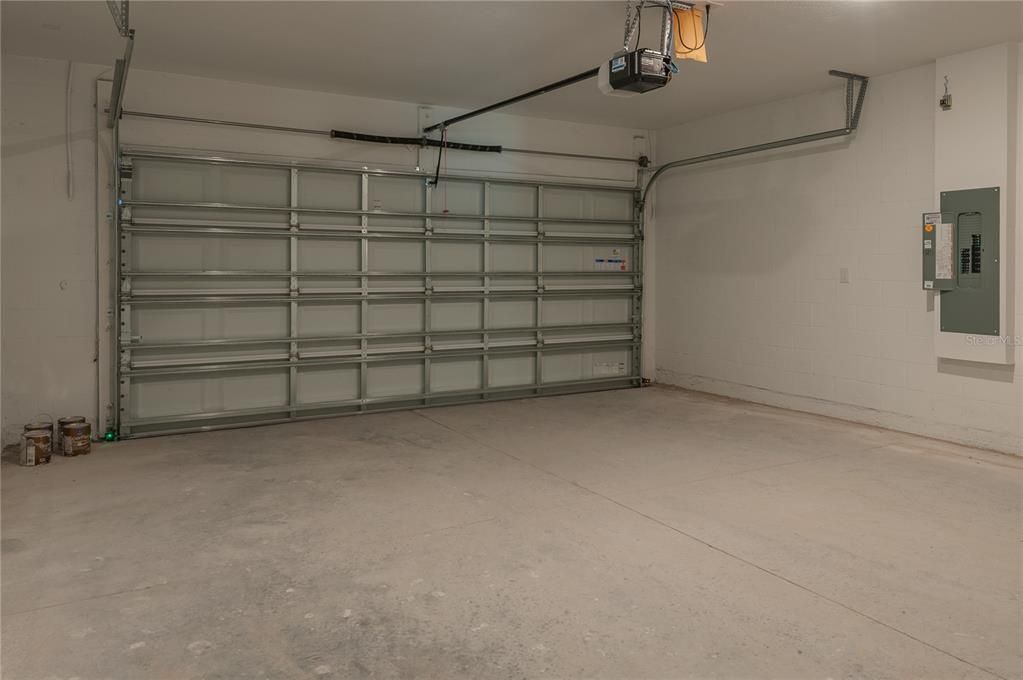 For Rent: $2,350 (4 beds, 2 baths, 1939 Square Feet)