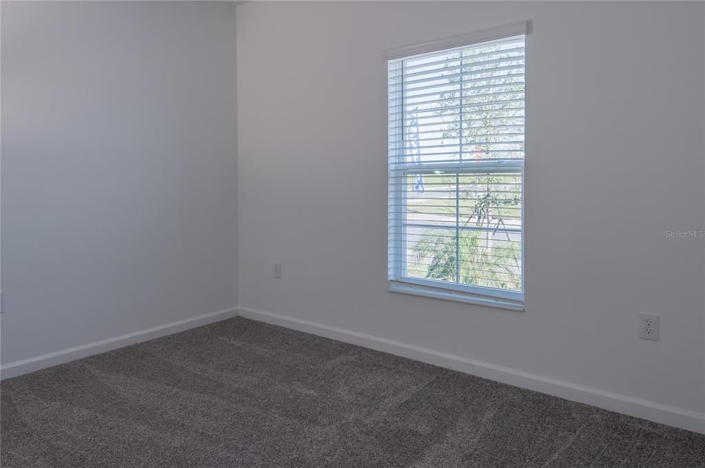 For Rent: $2,350 (4 beds, 2 baths, 1939 Square Feet)