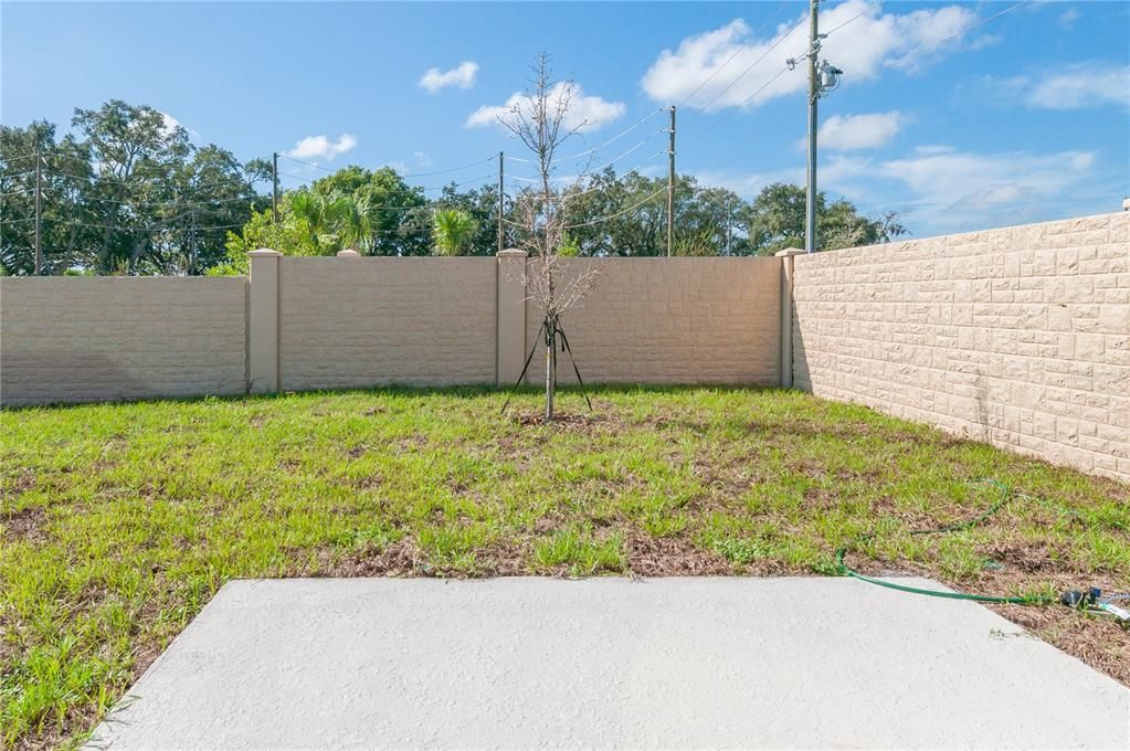 For Rent: $2,350 (4 beds, 2 baths, 1939 Square Feet)