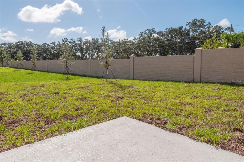For Rent: $2,350 (4 beds, 2 baths, 1939 Square Feet)