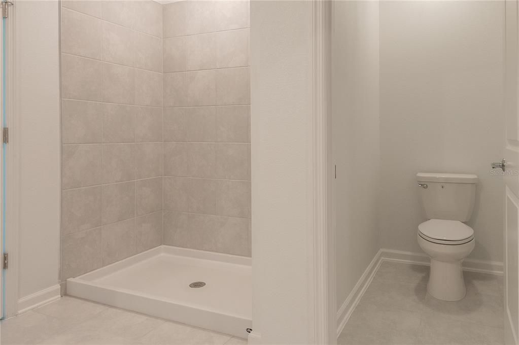 For Rent: $2,350 (4 beds, 2 baths, 1939 Square Feet)